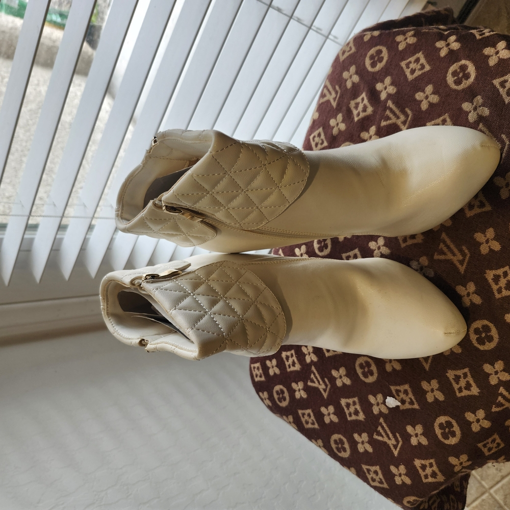 Elegant Cream Quilted Ankle Boots